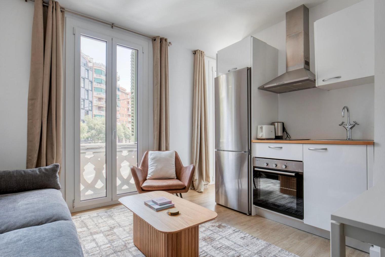 Blueground Sagrada Familia Stylish Furniture Bcn-138 Apartment Barcelona