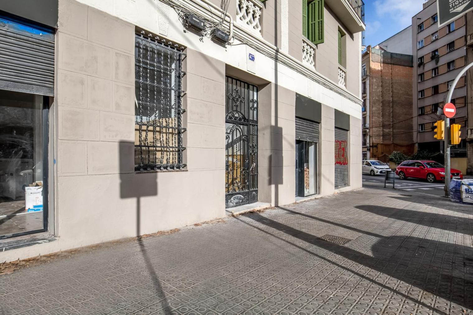 Blueground Sagrada Familia Stylish Furniture Bcn-138 *